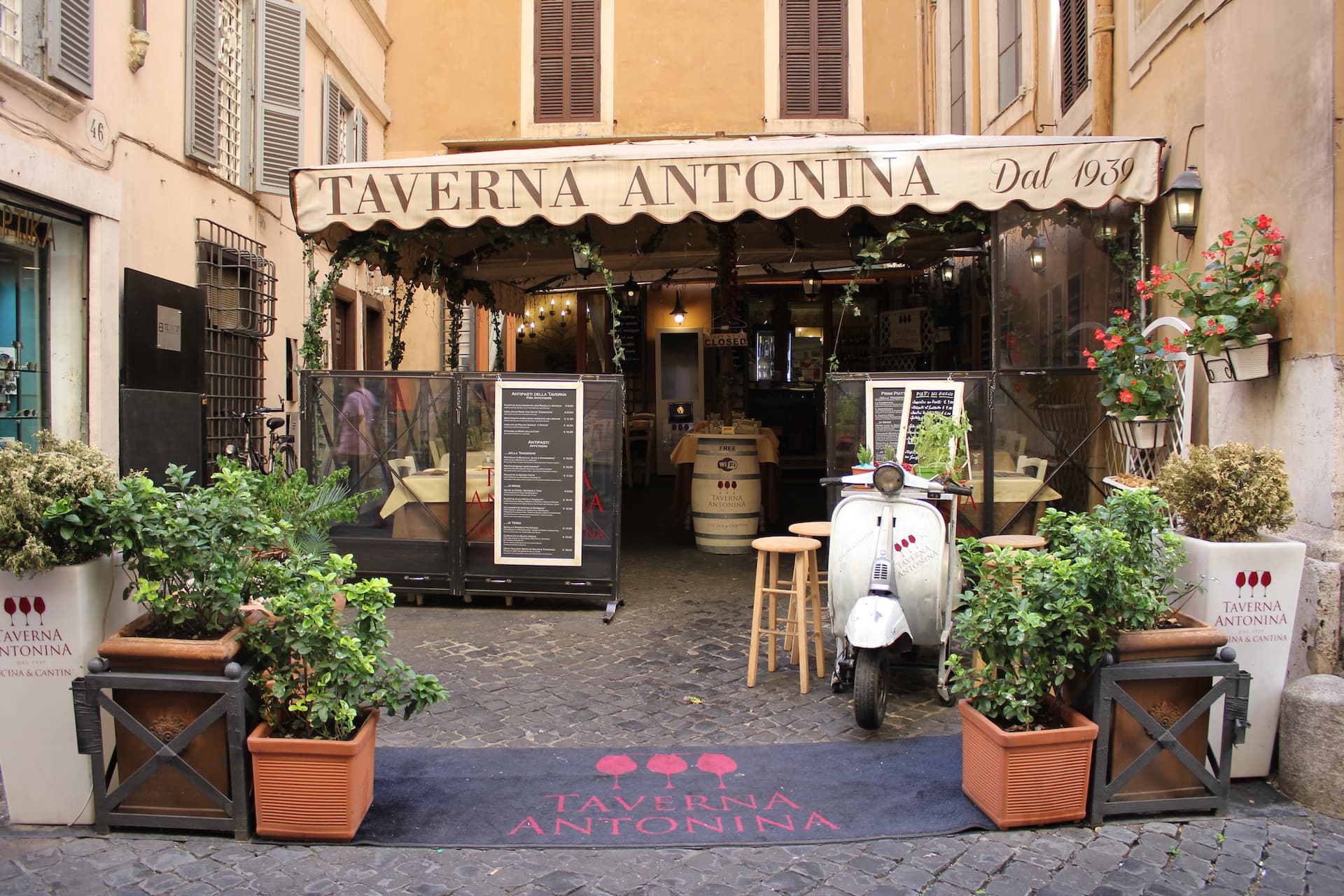 things to do in Rome restaurant taverna antonia rome