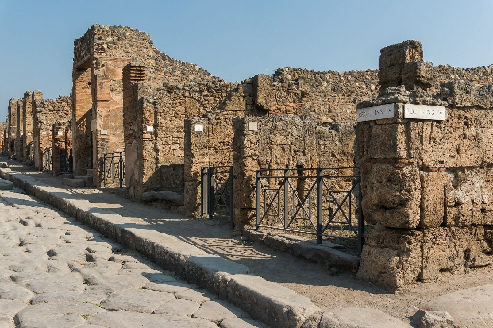 rome to pompeii house