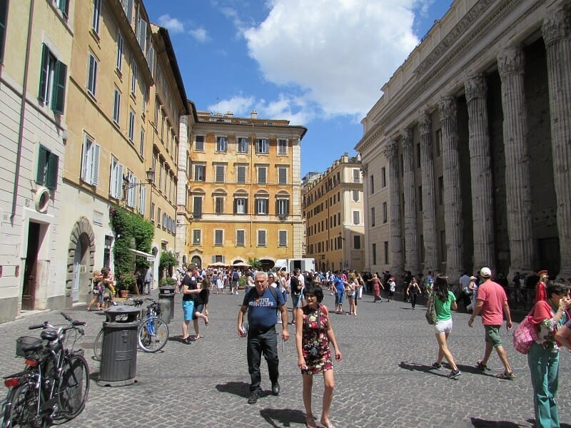 Piazza_Di_Pietra Piazza Di Pietra