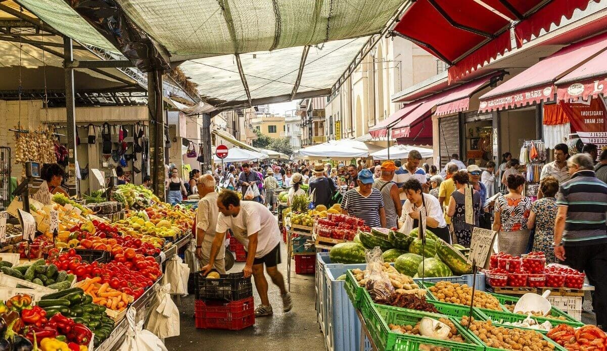 Civitavecchia port market
