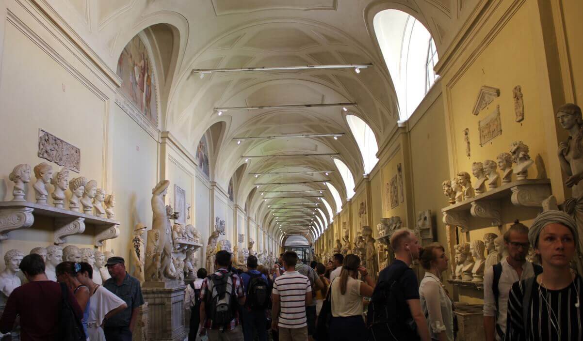 Vatican dress code rules