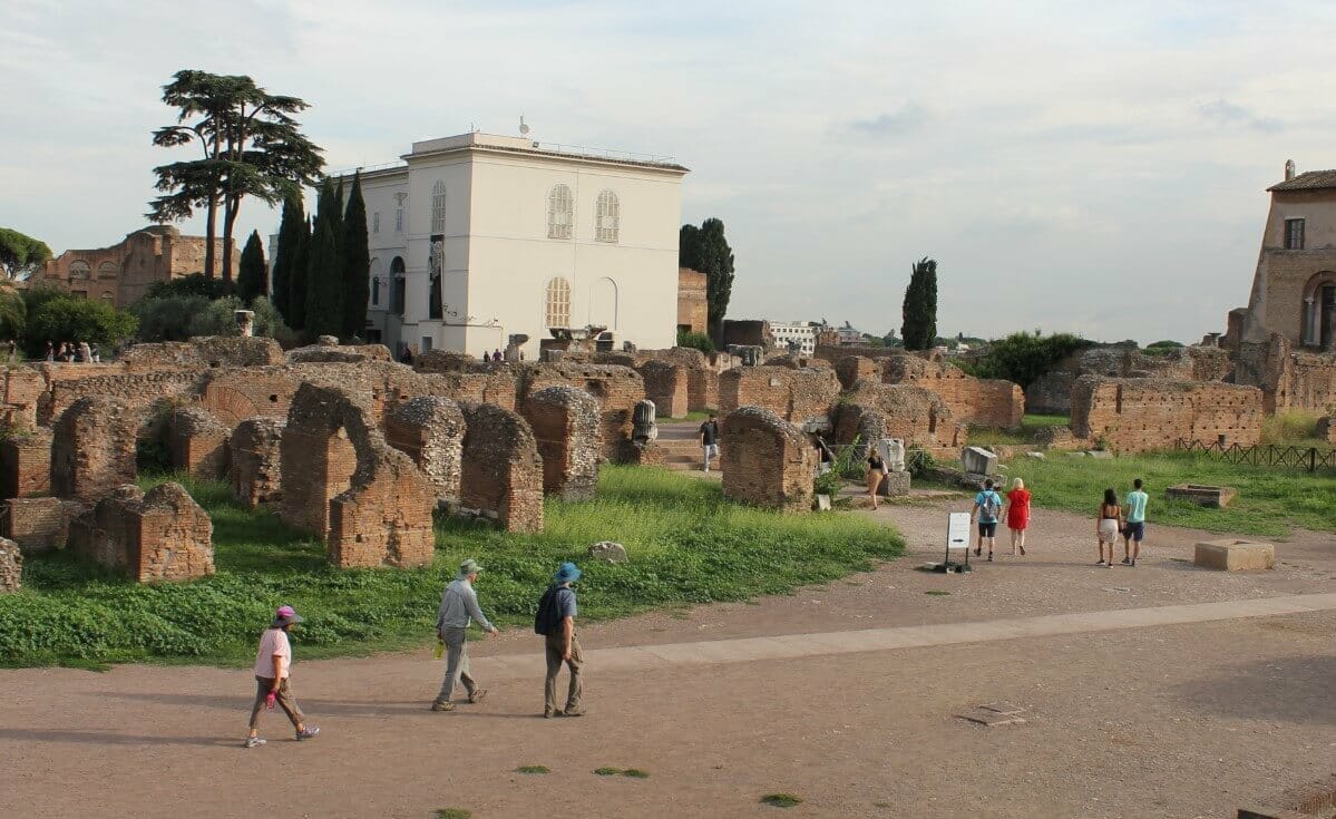 Rome sightseeing dress code