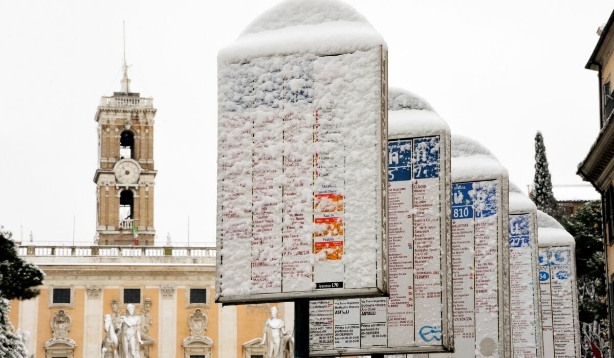 How often is snowing in Italy