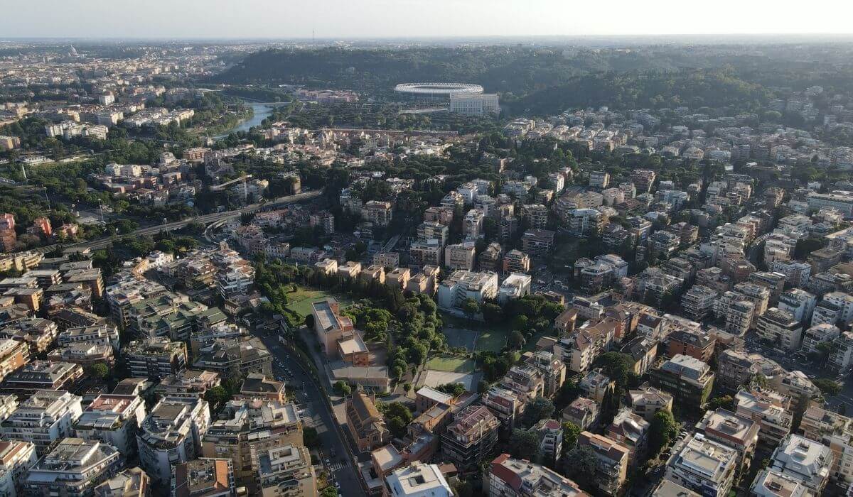 how many neighborhoods is in rome