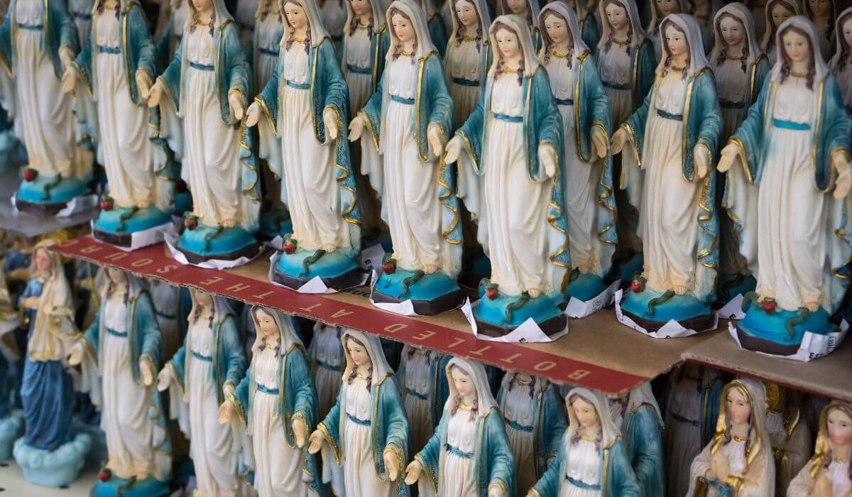 religious_rome_souvenirs Religious Roman souvenirs tips