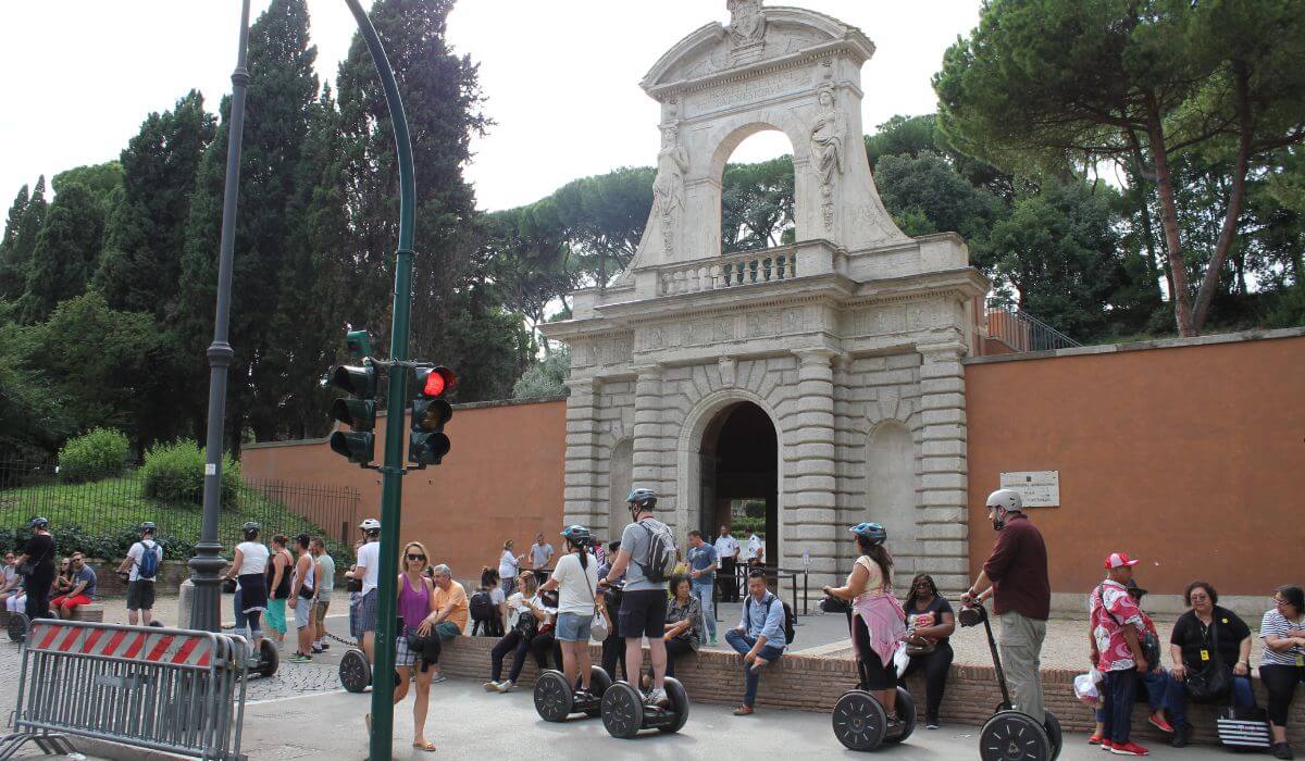 How to spot and avoid pickpockets in Rome