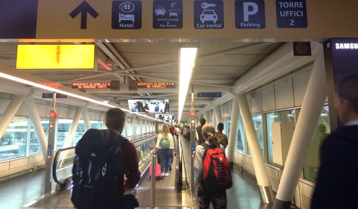 Pickpockets Rome airport avoid