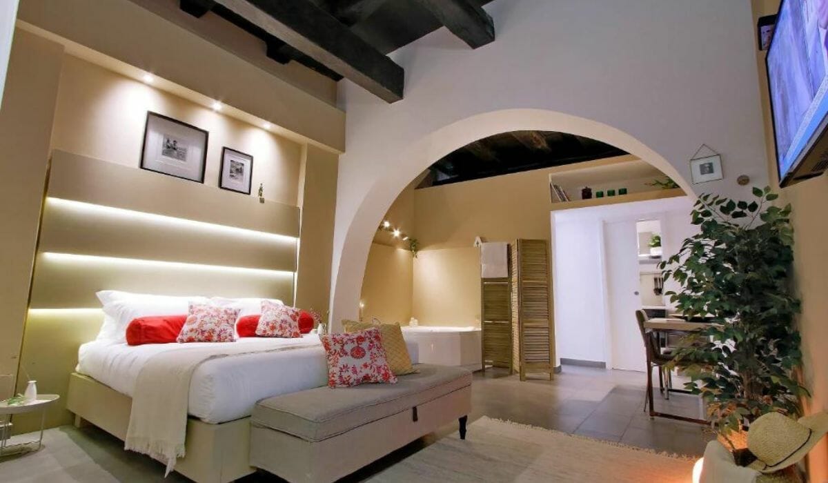 @booking.com_take_me_rome @booking.com Take Me Rome book room