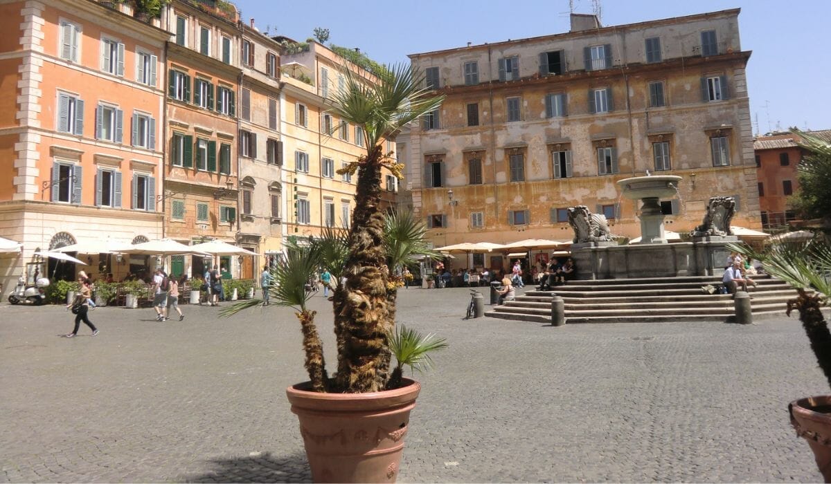 Walking Trastevere Rome looking for hotels