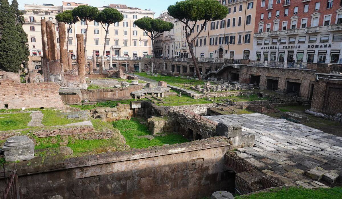 Largo di Torre Argentina in Rome