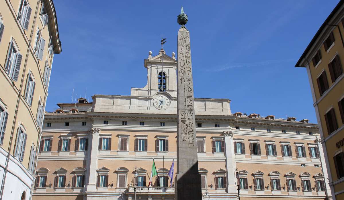 solare_obelisk Solare obelisk