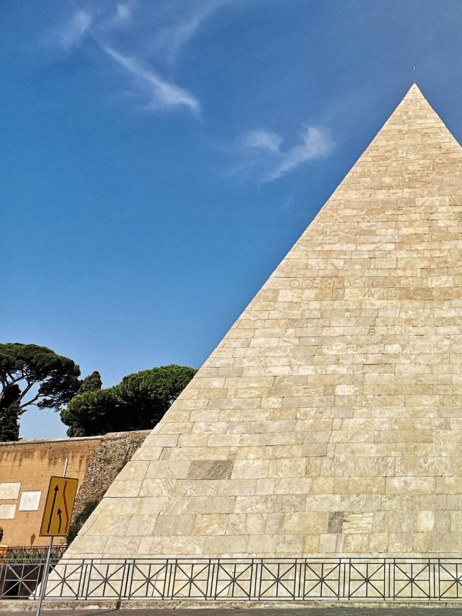 the history of Pyramid of Cestius