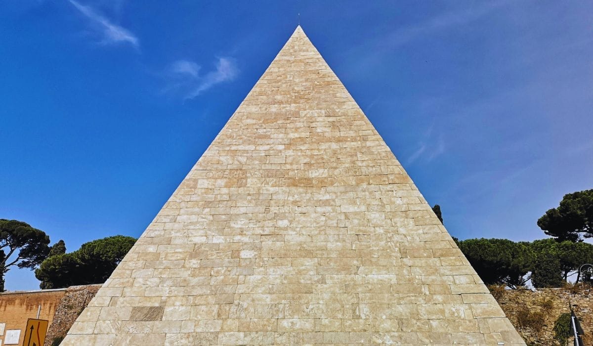 The Pyramid of Cestius in Rome travel guide