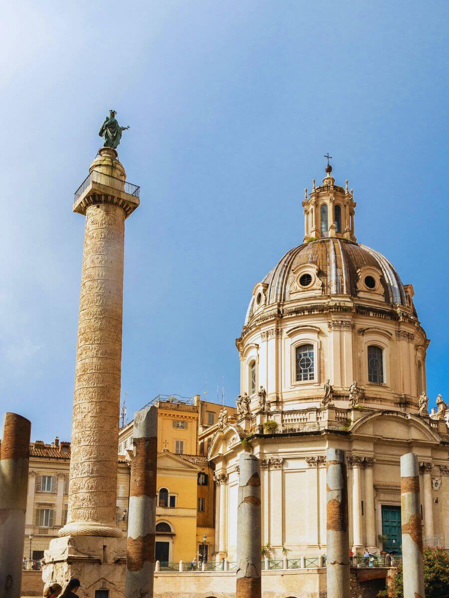 Colonna Traiana statue