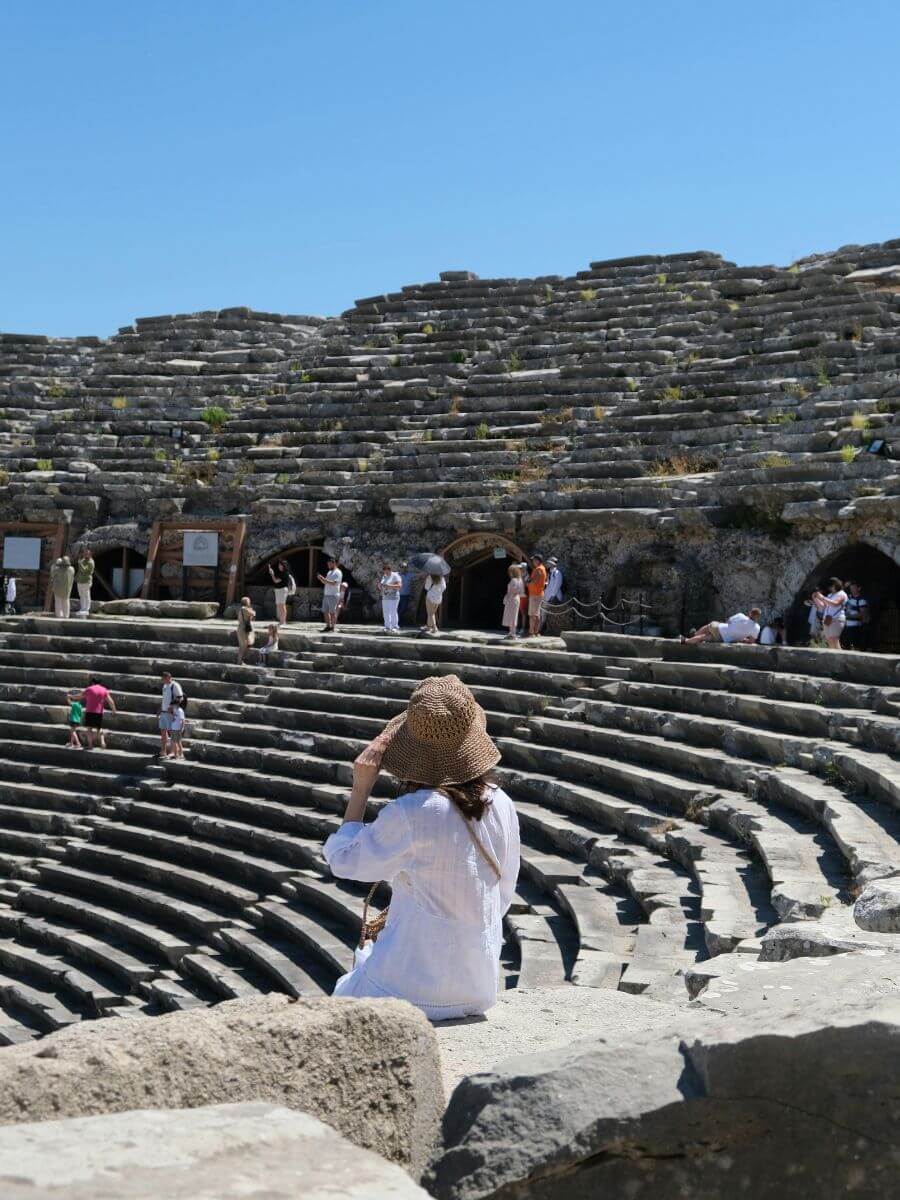 woman traveling alone in Italy Rome